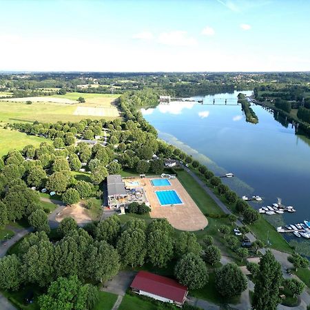 Camping De Thoissey *** Eksteriør bilde