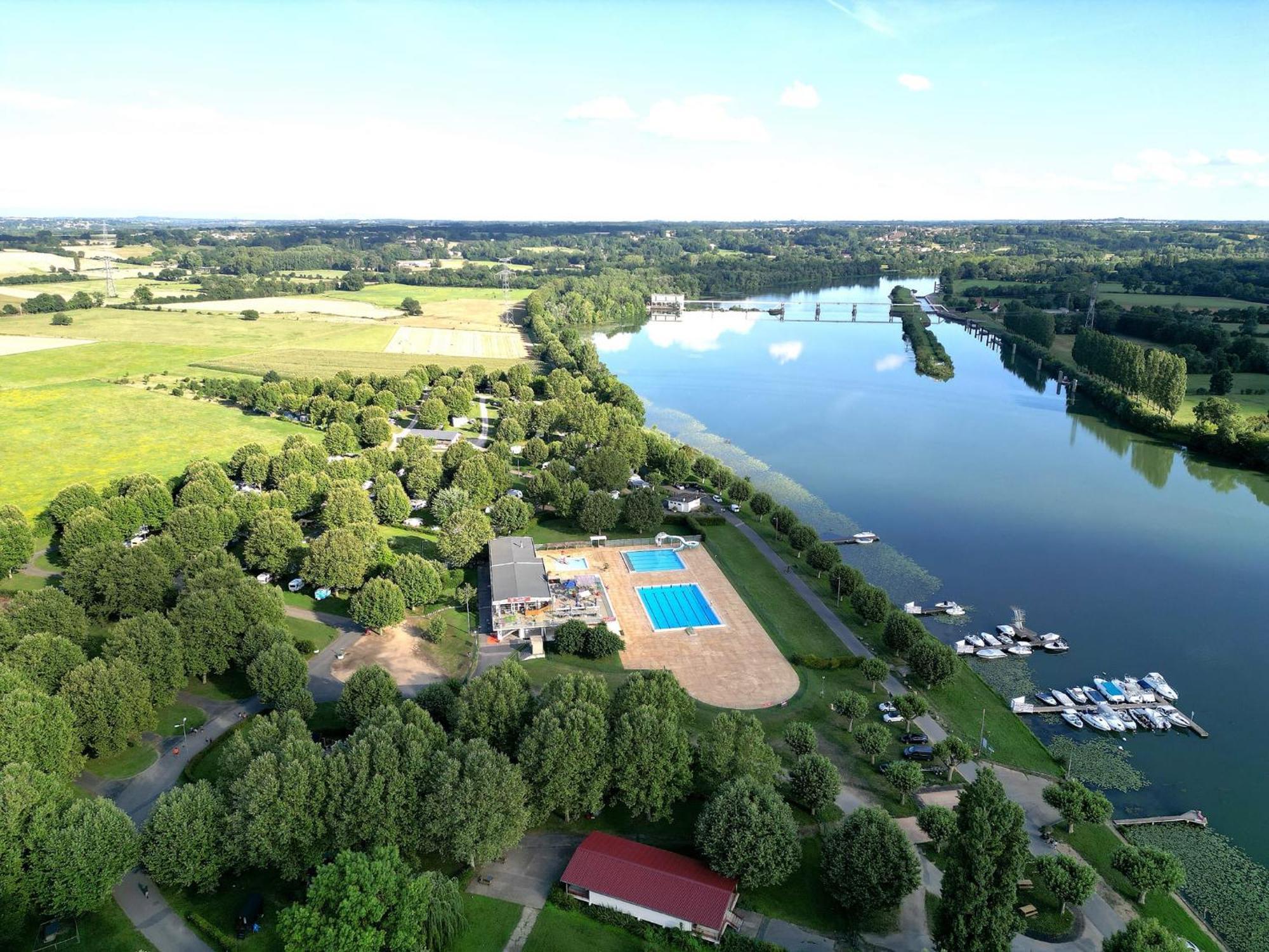 Camping De Thoissey *** Eksteriør bilde