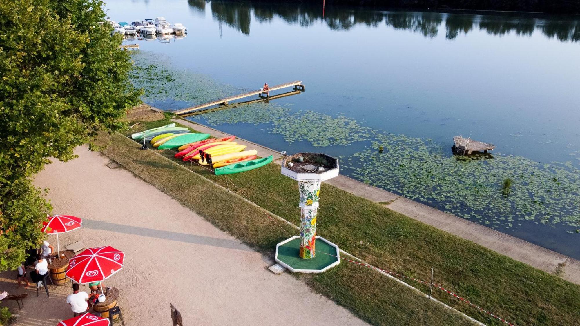 Camping De Thoissey *** Eksteriør bilde